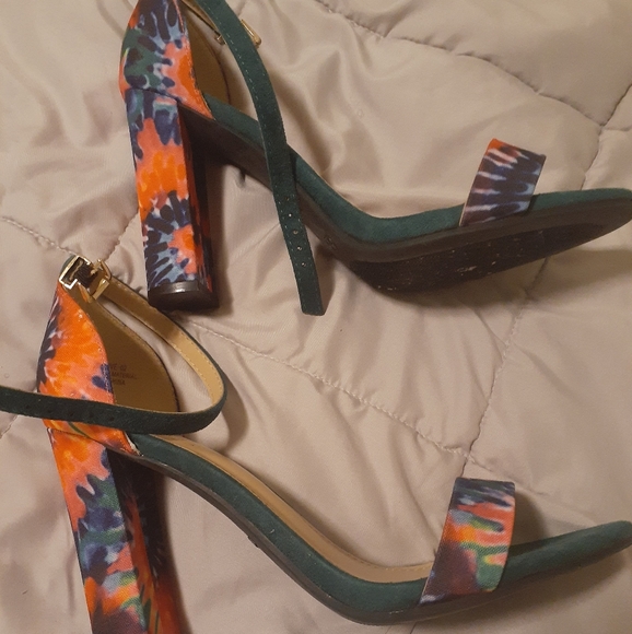 4* heels - Picture 3 of 4